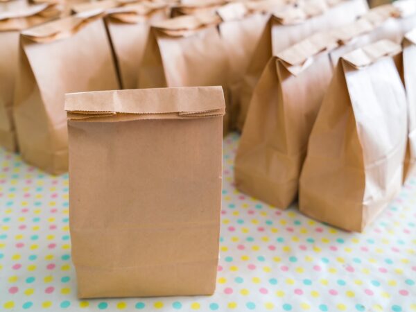 Sustentabilidade no mercado de embalagens: saiba por quê o papel kraft está dominando